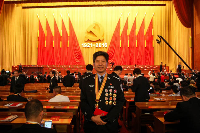 2016年唐明清荣获全国优秀共产党员称号