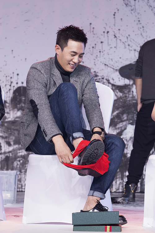 杜淳试穿红内裤