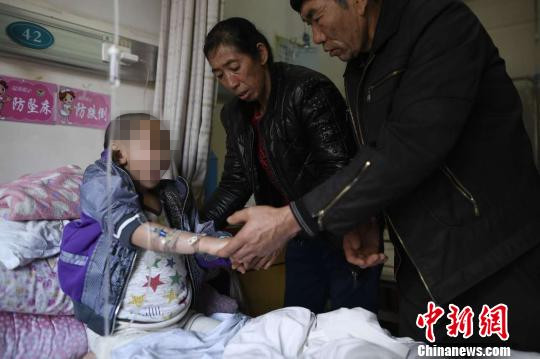 山西6岁“大肚娃娃”腹大如鼓母不堪重负精神崩溃