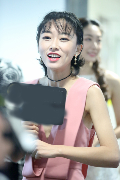 刘洛汐主持