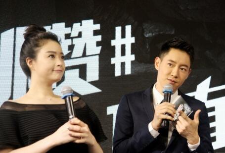 陈正飞蒋欣现身商演活动 同台对唱互飙戏