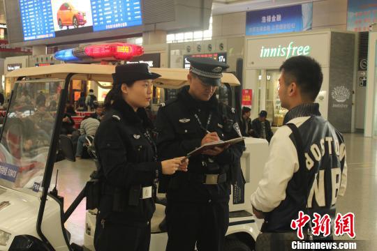 上海铁警加强违法犯罪查缉力度迎接2017年春运