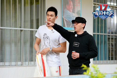 孙杨华少附操场