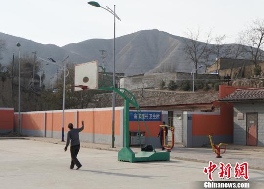 甘肃榆中开展城乡“大扫除”还净于民获赞（图）