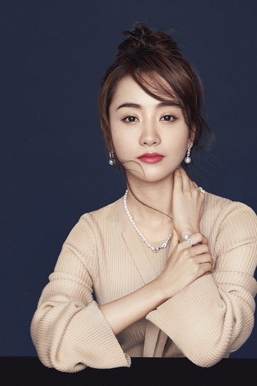 慵懒华贵风 杨蓉珠宝写真尽显知性成熟