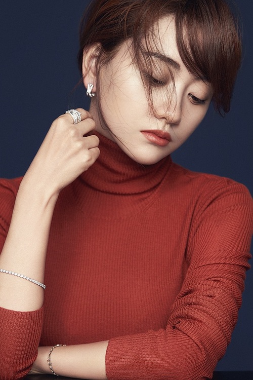 慵懒华贵风 杨蓉珠宝写真尽显知性成熟