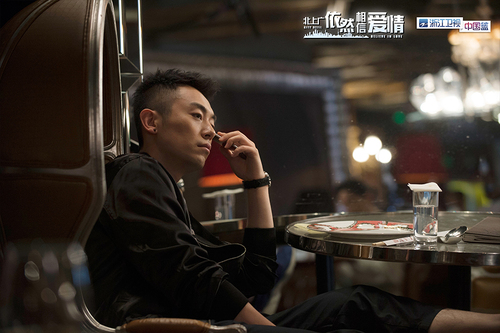 朱亚文独自惆怅