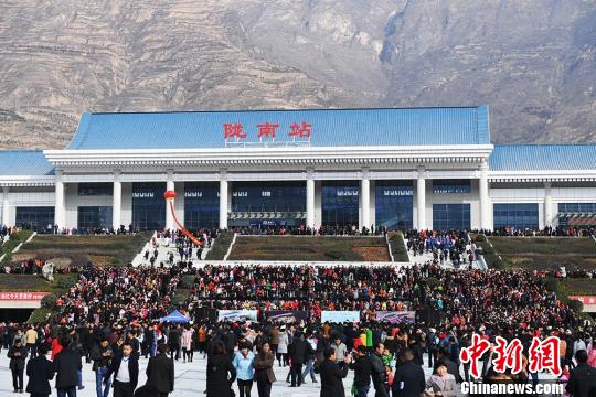 兰渝铁路跨区域通车将成为中国西部南北铁路大动脉