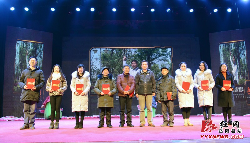 岳阳县文化馆老年艺术大学展卓越风姿