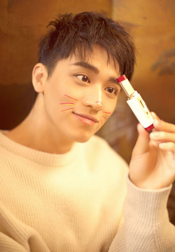 许魏洲《时尚芭莎》大片