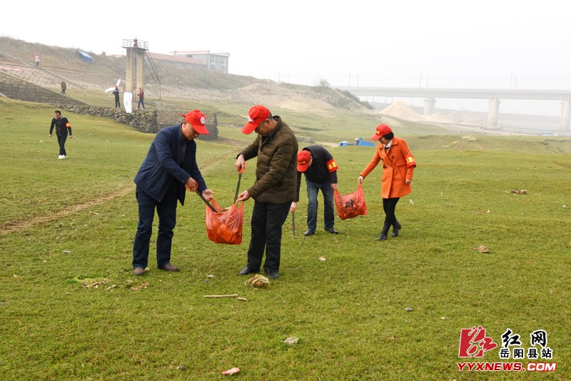 新墙河湿地保护志愿者开展环境保护活动