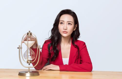 《明星大侦探2》王鸥开年综艺首秀