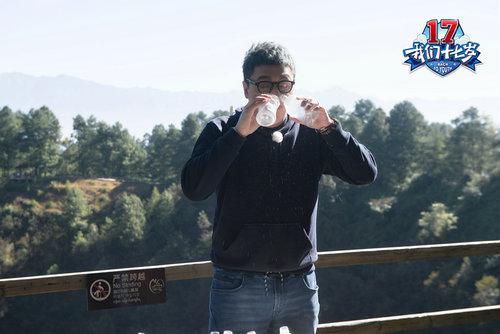 华少憋气憋成表情包