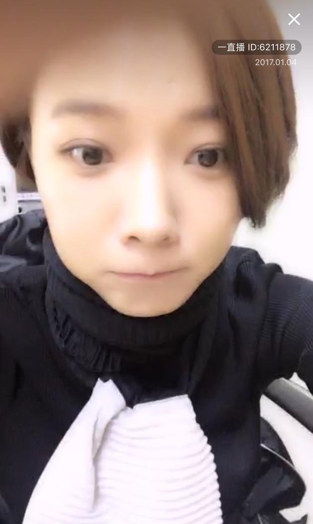 王珞丹直播玩乐高