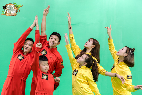 红、黄两队搞怪