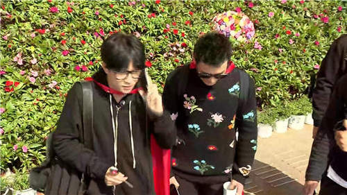 薛之谦打电话给父亲