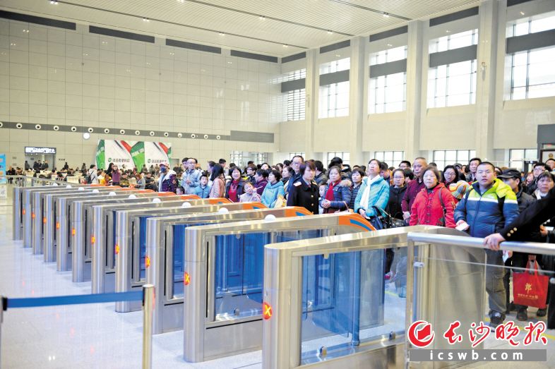 长沙交通部门采取全方位措施，全力备战今年春运，确保旅客一路畅行。长沙晚报记者 余劭劼 摄