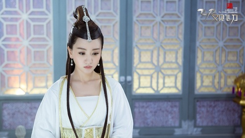 杨蓉饰月神