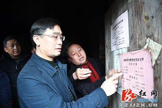 湖南省张家界市人民政府副市长,市公安局党委书记,局长谢振华查看