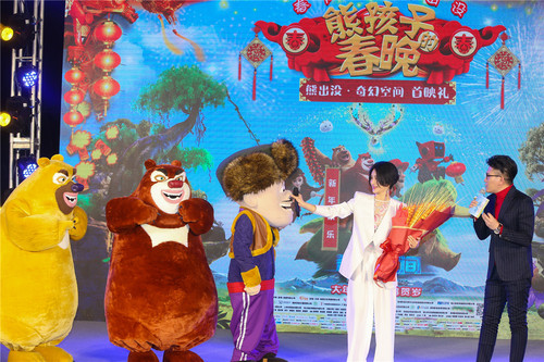 尚雯婕逗趣光头强 自称熊系列头号粉丝