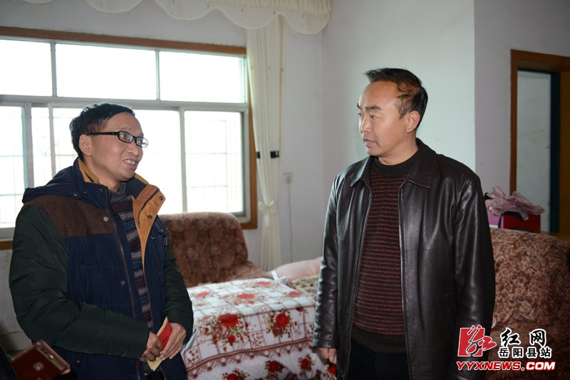 王保林走访慰问特困职工