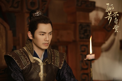 钟汉良表情凝重