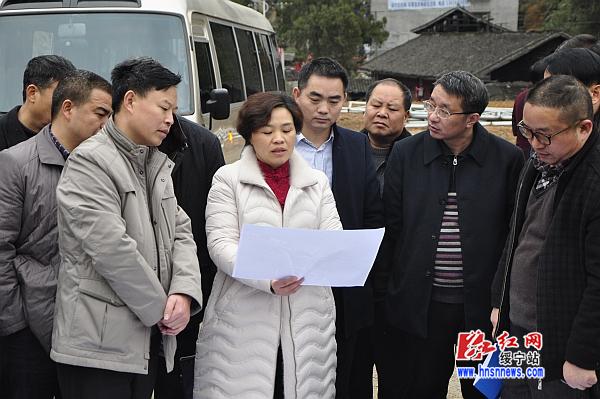 新年上班第一天 看看绥宁县长在干啥?