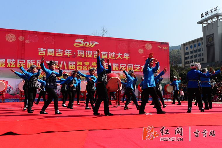丹青镇和坪村表演的调年舞获得一等奖.jpg