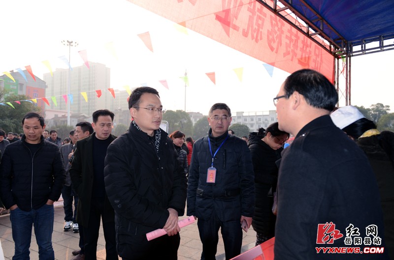 我县举办2017春风行动大型招聘会 6500个岗位虚位以待