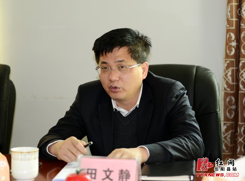 田文静到县委政法委调研