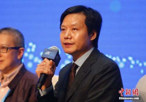 5资料图：小米公司董事长兼CEO雷军在浙江乌镇出席第三届世界互联网大会企业家代表集体采访活动。刘关关 摄