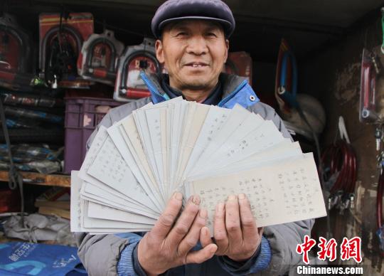“生活不止修车还有诗”六旬修车老人恋上诗词