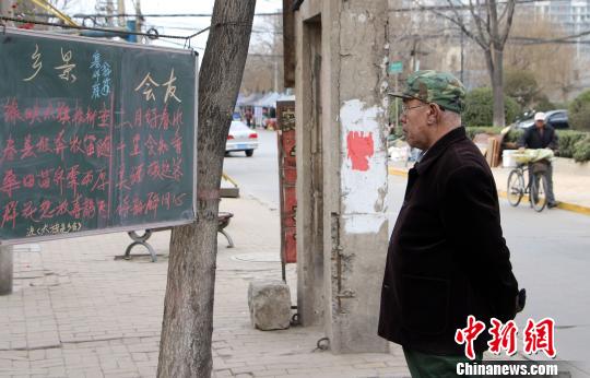 “生活不止修车还有诗”六旬修车老人恋上诗词