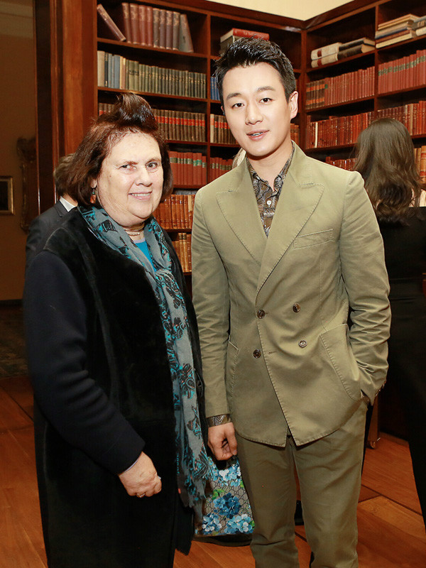 好衣品！佟大为米兰看秀获欧洲博主点赞