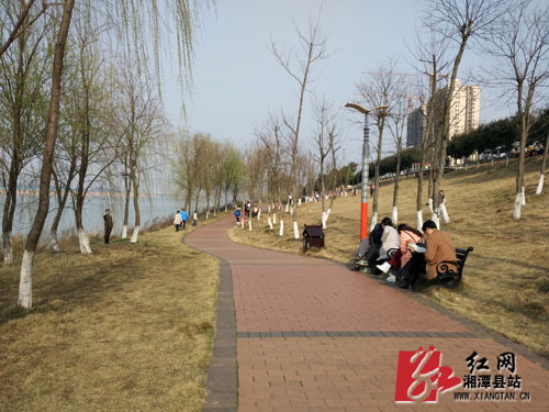 湘潭县:春暖花开 风光带成市民休闲的 宠儿
