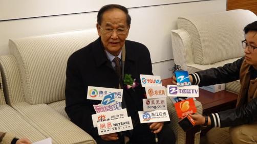 中国西部研究与发展促进会常务副会长胡伟平阐述了互联网+是推动东西部结合健康快速发展的利器。