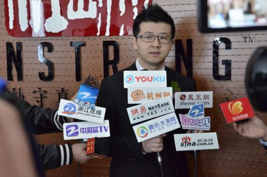 本次会议上，还举行了浙江嵘壮电子商务有限公司当选为全国互联网金融理事会副理长单位授牌仪式。