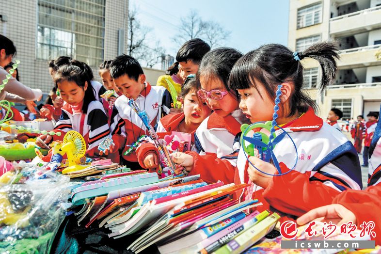 长沙社区街头学雷锋活动精彩纷呈（组图）_湖南频道_红网