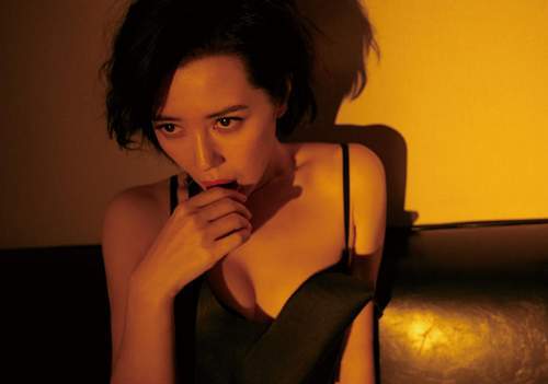 余男大玩黑色诱惑 性感演绎时尚帅气杀