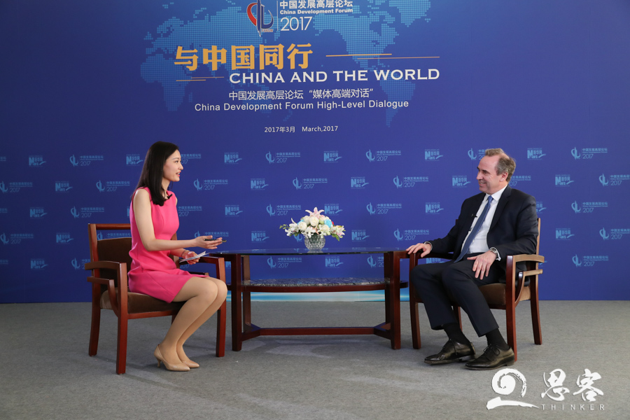 拉法基豪瑞集团首席执行官欧艾礼在接受新华网专访。 特约主持人： 蒋在怡 新华网董博越摄