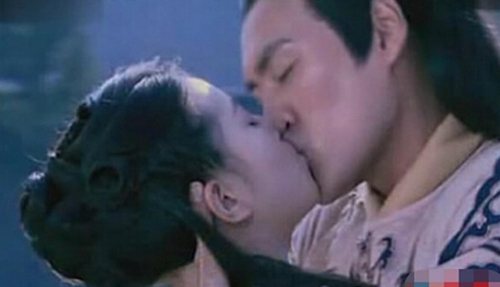 刘诗诗的吻戏是在拍摄《射雕英雄传》的时候，献给了