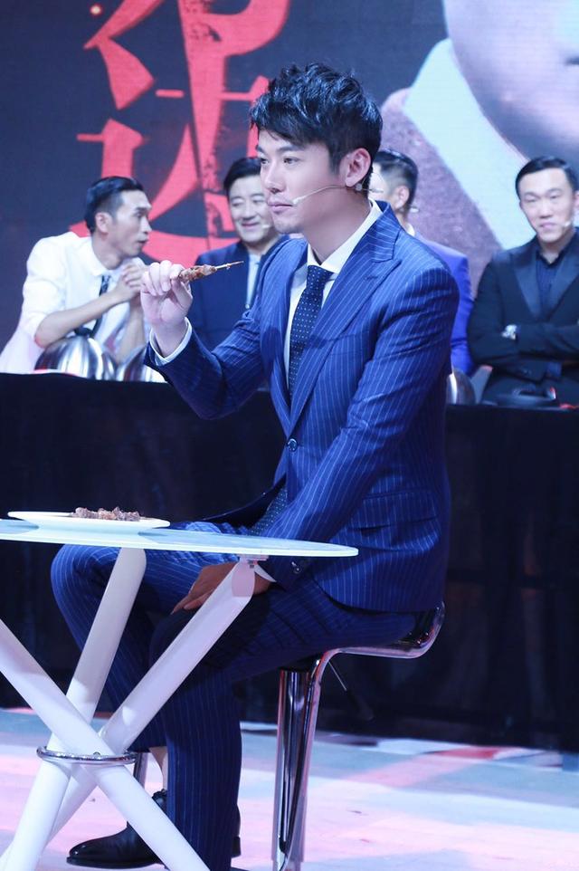 芦芳生《剃刀边缘》变颜值担当 剧里剧外受追捧