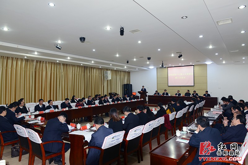 县人大常委会集中任命政府组成部门负责人