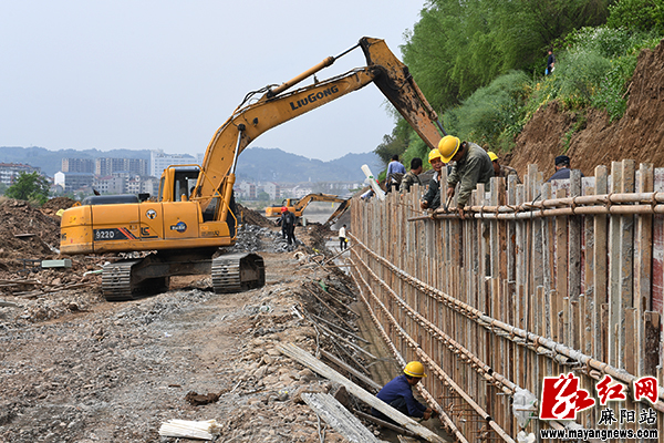 麻阳县锦江河城东防洪堤工程明年8月完工