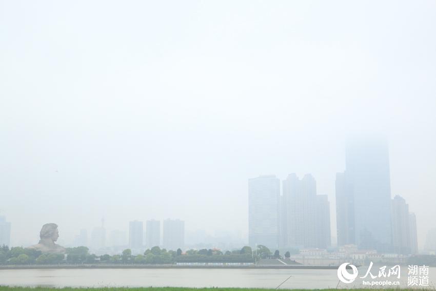 烟雨长沙景 浓雾锁湘江（组图）【3】