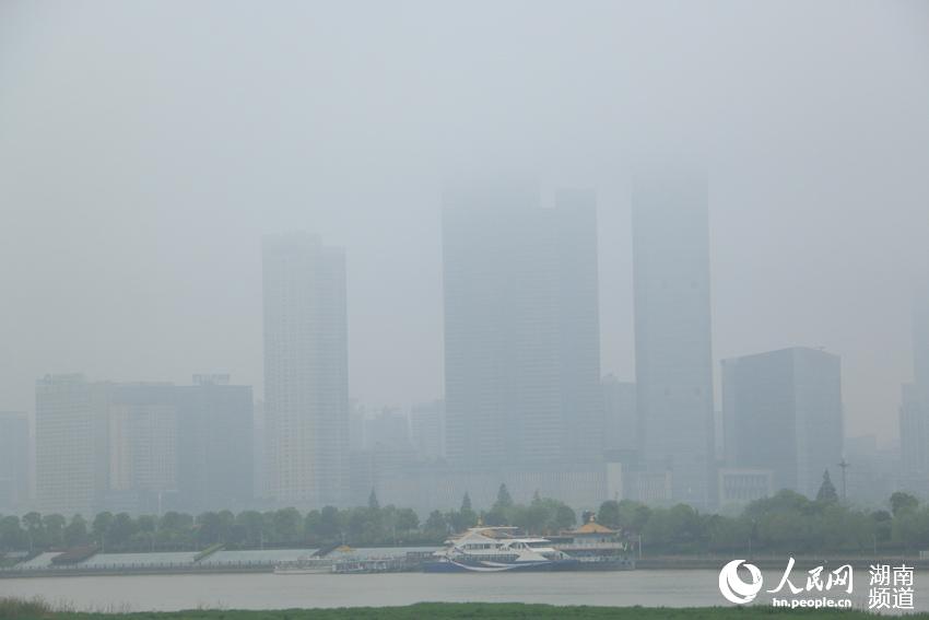 烟雨长沙景 浓雾锁湘江（组图）【5】