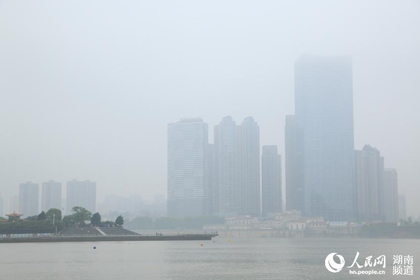 烟雨长沙景 浓雾锁湘江（组图）【2】