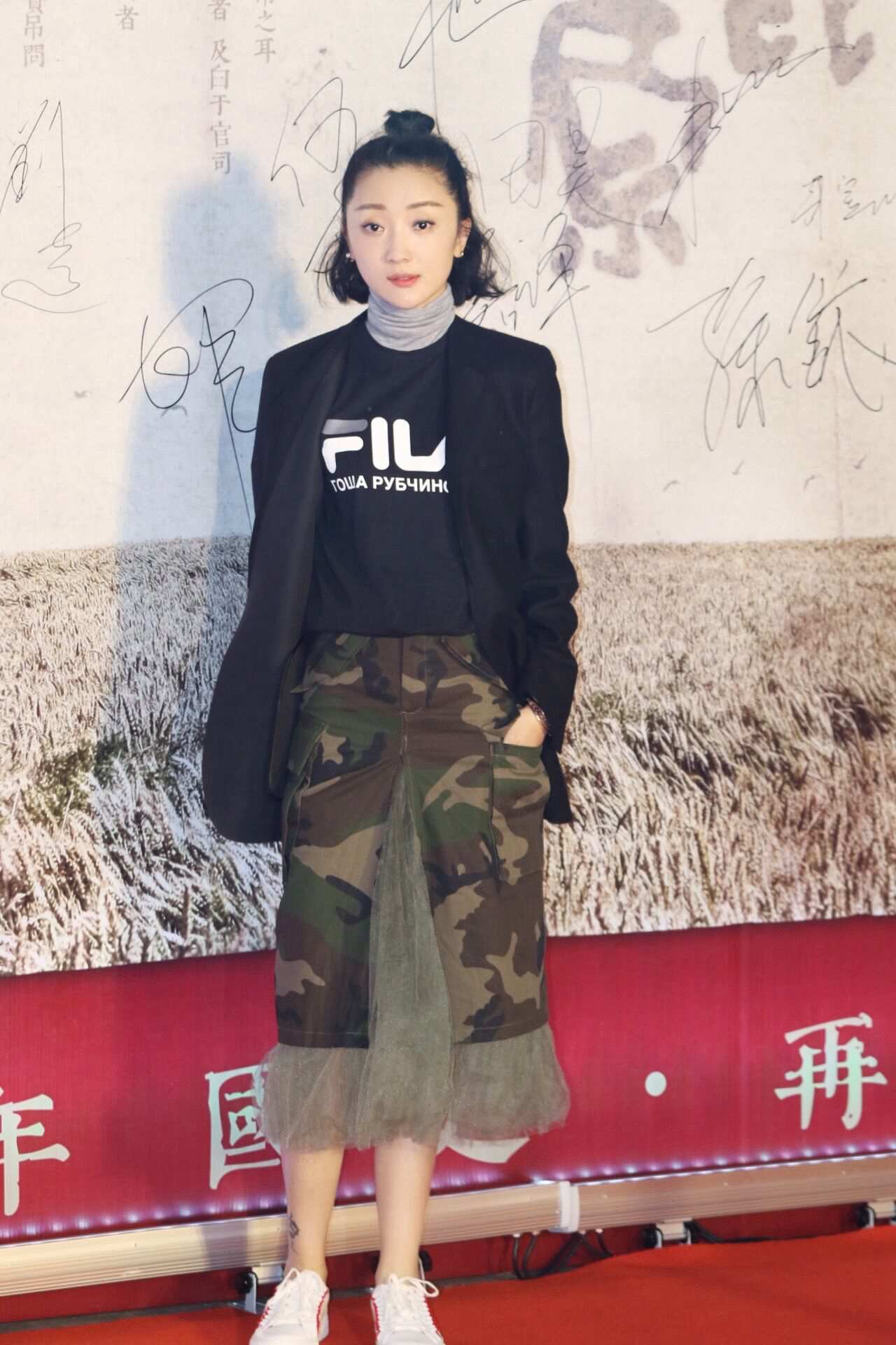 演员张瑶.jpg