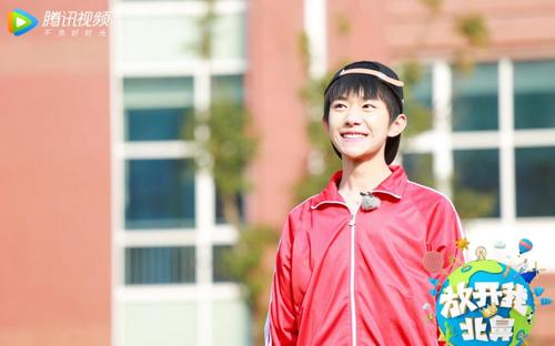 国民哥哥易烊千玺超暖笑容