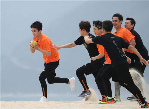 刘昊然带球突围